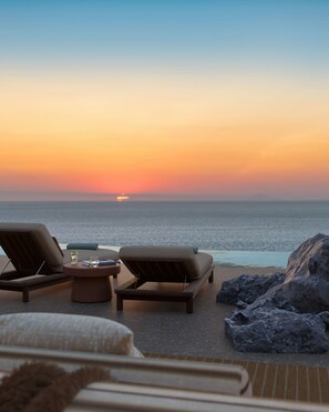 Indoor pool, seasonal outdoor pool, pool umbrellas, pool loungers - The Revery (Kissamos)