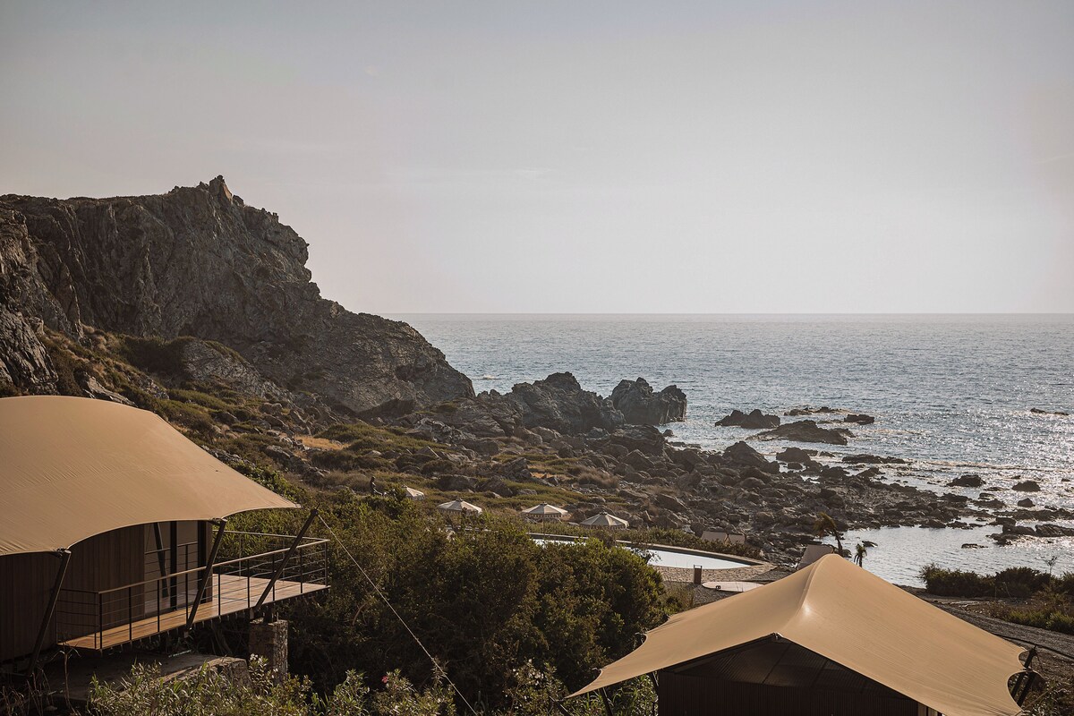 Seafront Tented Pavilion | Plaj/okyanus manzarası
