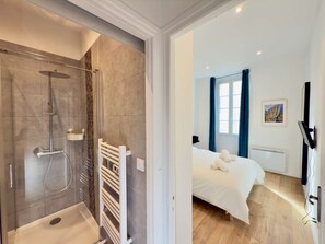 1 bedroom, desk, iron/ironing board, WiFi - Port of Nice – Modern, air-conditioned apartment, a stone's throw from the beaches and Old Nice (Nice)