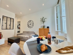 Dining - Port of Nice – Modern, air-conditioned apartment, a stone's throw from the beaches and Old Nice (Nice)