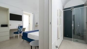 Una cassaforte in camera, una scrivania, Wi-Fi gratuito, lenzuola