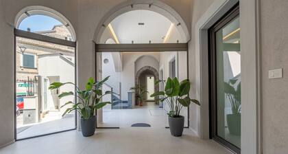 💎 Blu Sky Luxury Palace – DLX Room: Elegance & Comfort 🚉🌊