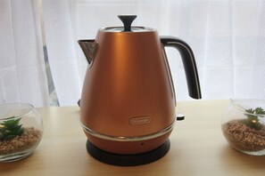 Coffee and/or coffee maker - Hidden Gem in Waseda | Easy Access to Shinjuku & Ikebukur (201) (新宿区喜久井町)