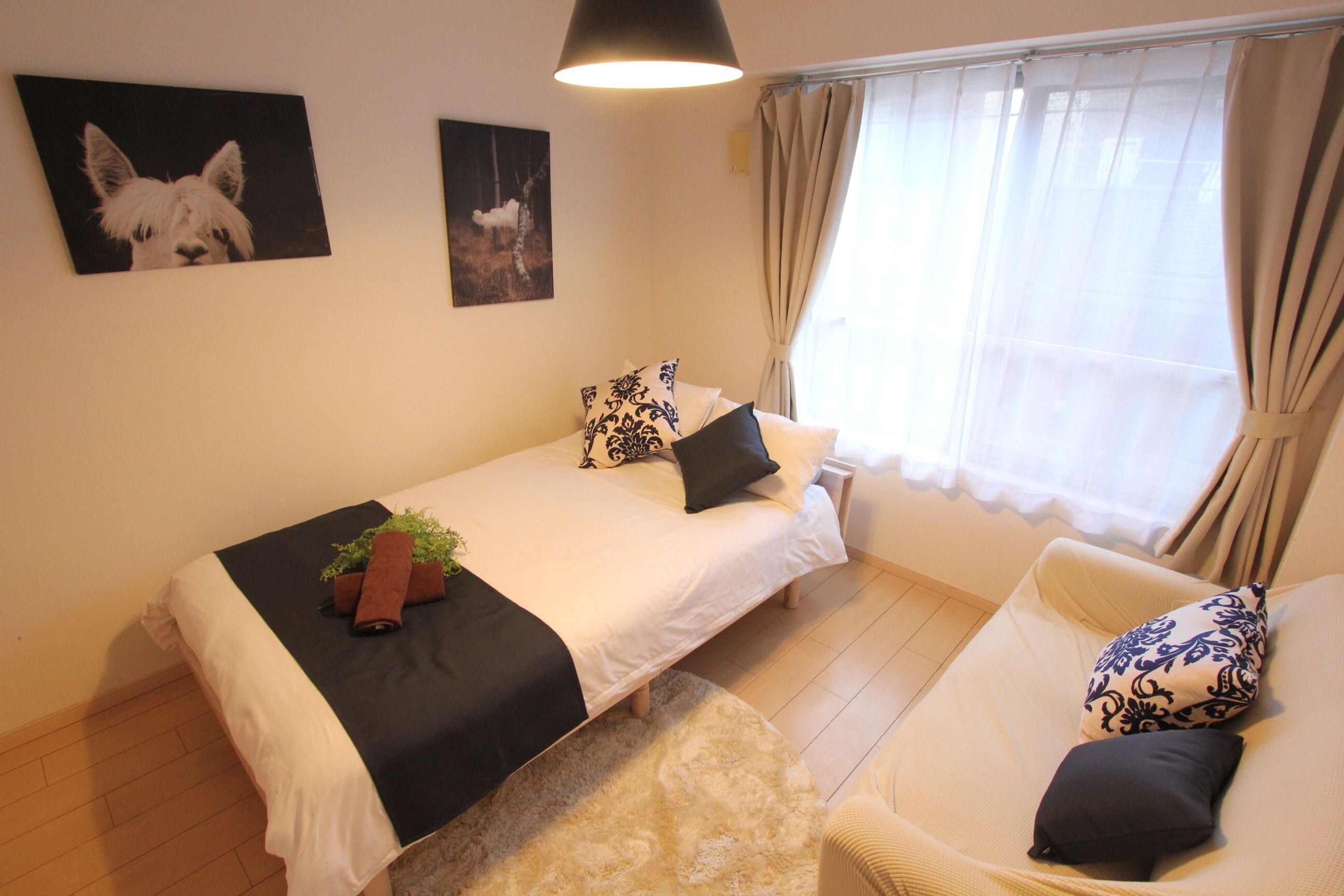 1 bedroom, bed sheets