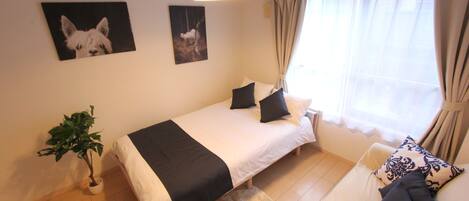 1 bedroom, bed sheets