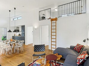 TV - Beautiful private villa for 8 people with WIFI, pool, hot tub, TV, terrace and pets allowed (Diepholz)