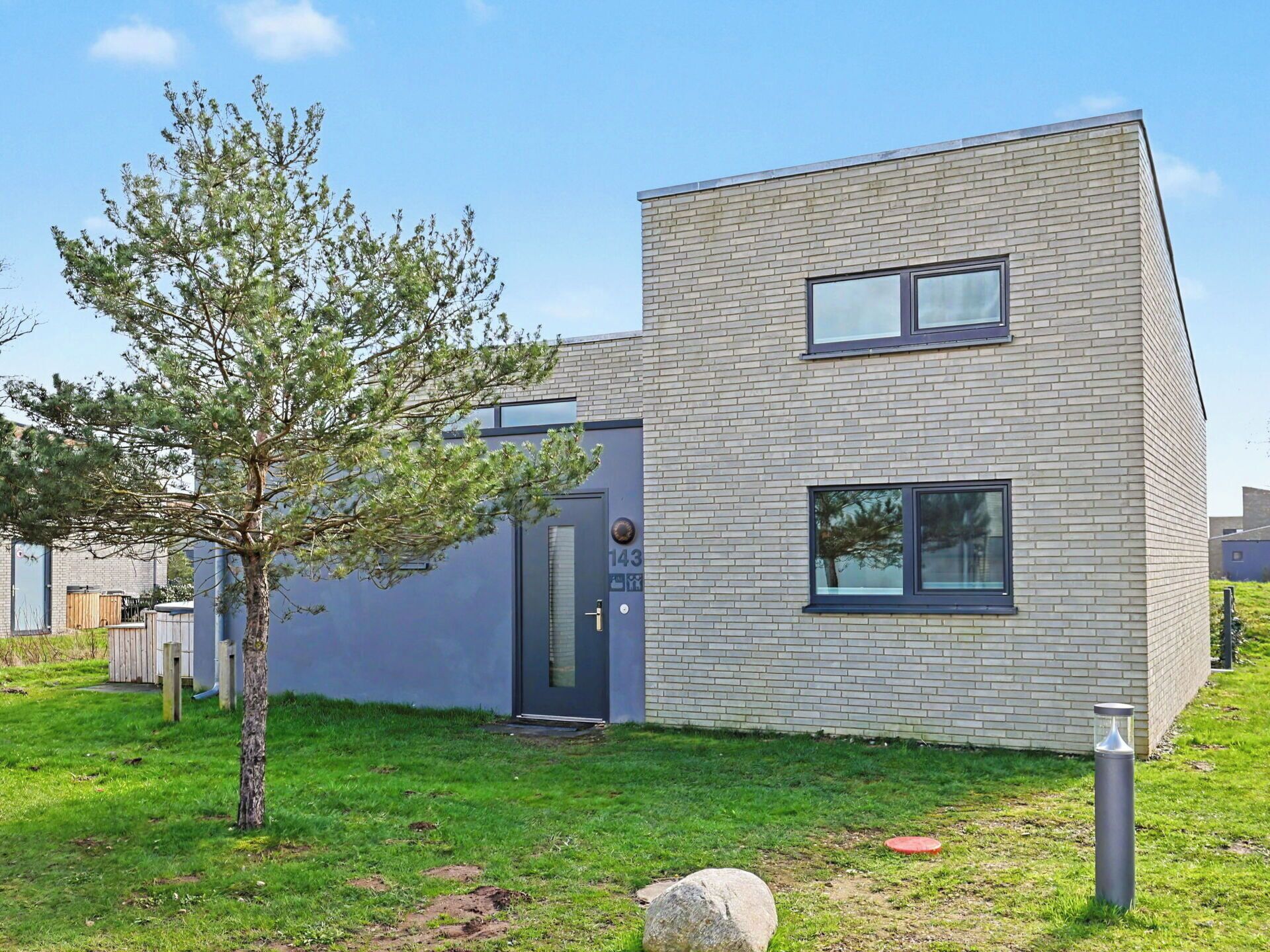 المنشأة من الخارج