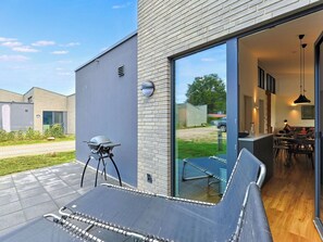 Outdoor dining - Wonderful private villa for 8 people with hot tub, WIFI, pool, TV, terrace and pets allowed (Diepholz)