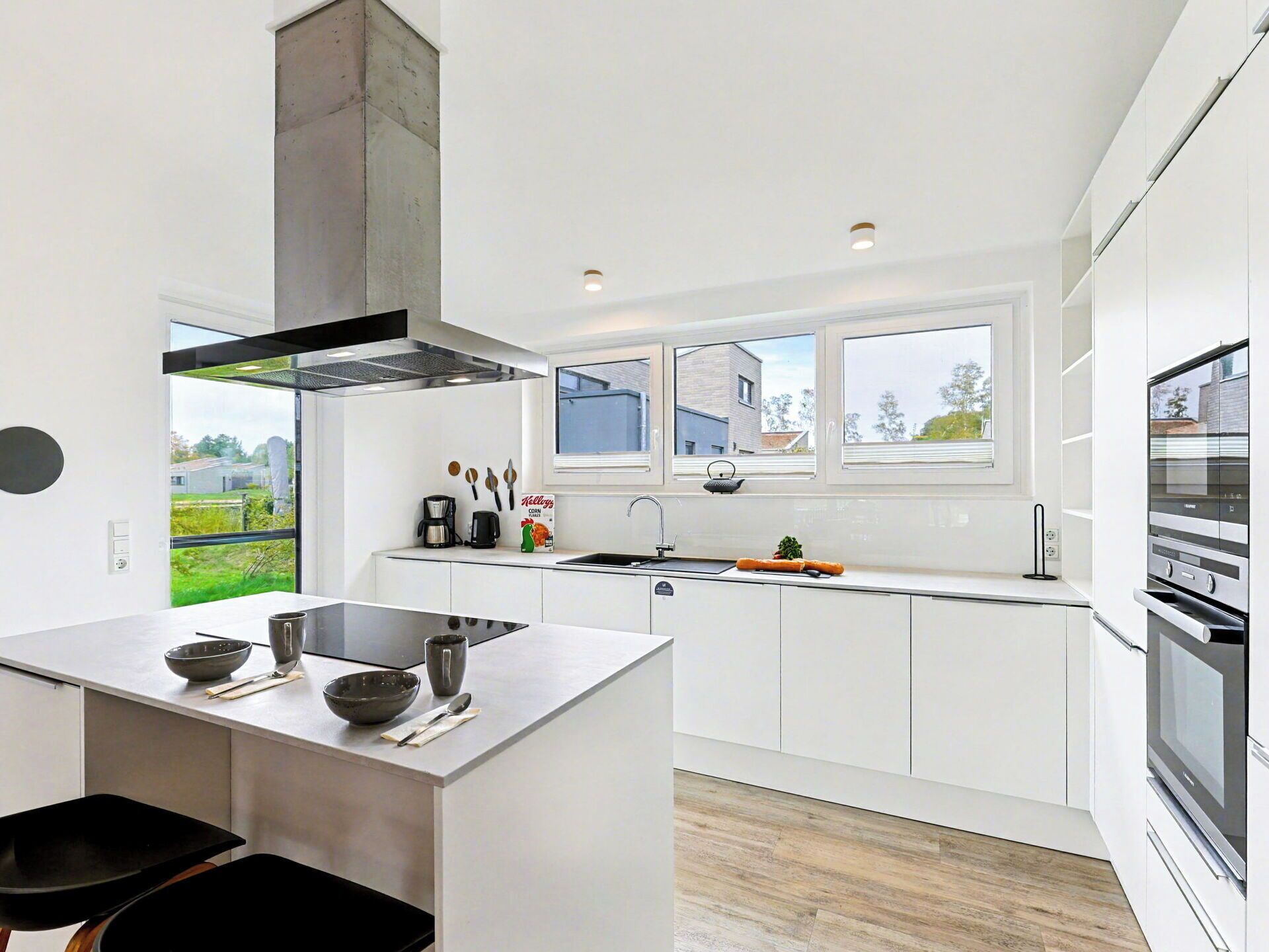 Mikrowelle, Ofen, Geschirrspüler, Hochstuhl