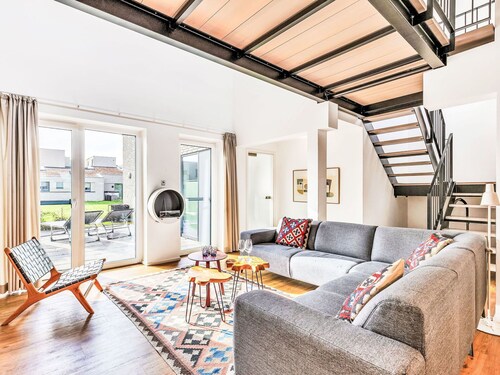 Stunning private villa for 10 guests with hot tub, pool, WIFI, TV, terrace and pets allowed