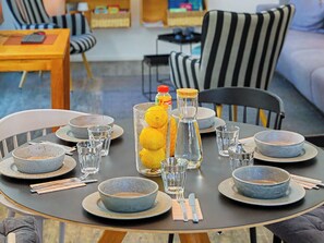 Dining - Stunning private villa for 6 guests with WIFI, hot tub, pool, TV and terrace (Diepholz)