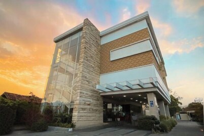 Vrata Hotel Yogyakarta