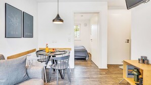Interior - Beautiful apartment for 4 people with WIFI, TV, terrace and pets allowed (Diepholz)