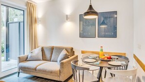 Dining - Beautiful apartment for 4 people with WIFI, TV, terrace and pets allowed (Diepholz)