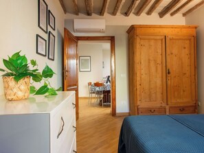 2 Schlafzimmer, Reisekinderbett, kostenloses WLAN