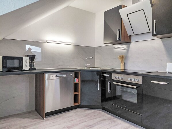 Microwave, oven, dishwasher - Beautiful apartment for 3 guests with WIFI and TV (Bad Pyrmont)