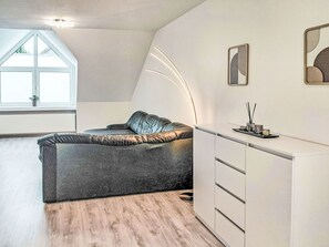 TV - Beautiful apartment for 3 people with WIFI and TV (Bad Pyrmont)