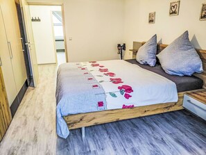 Travel crib, free WiFi - Beautiful apartment for 3 guests with WIFI and TV (Bad Pyrmont)