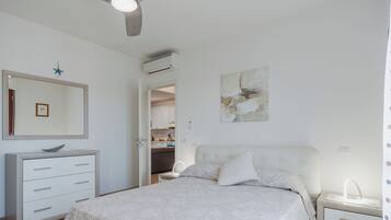 Cuna de viaje, wifi gratis, ropa de cama