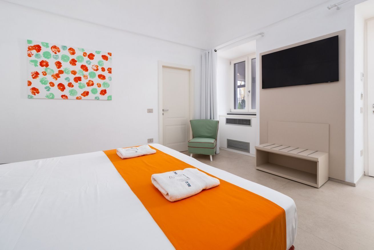 1 bedroom, in-room safe, desk, iron/ironing board
