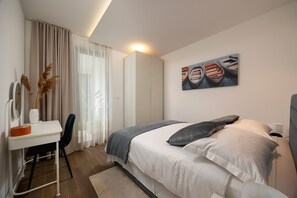 Iron/ironing board, internet, bed sheets - Modern Seaside Apartment in Split with Balcony View and Free Parking (Split)