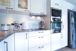 Private kitchen - 4 Bedroom Private Pool Villa MR51 (Hua Hin)