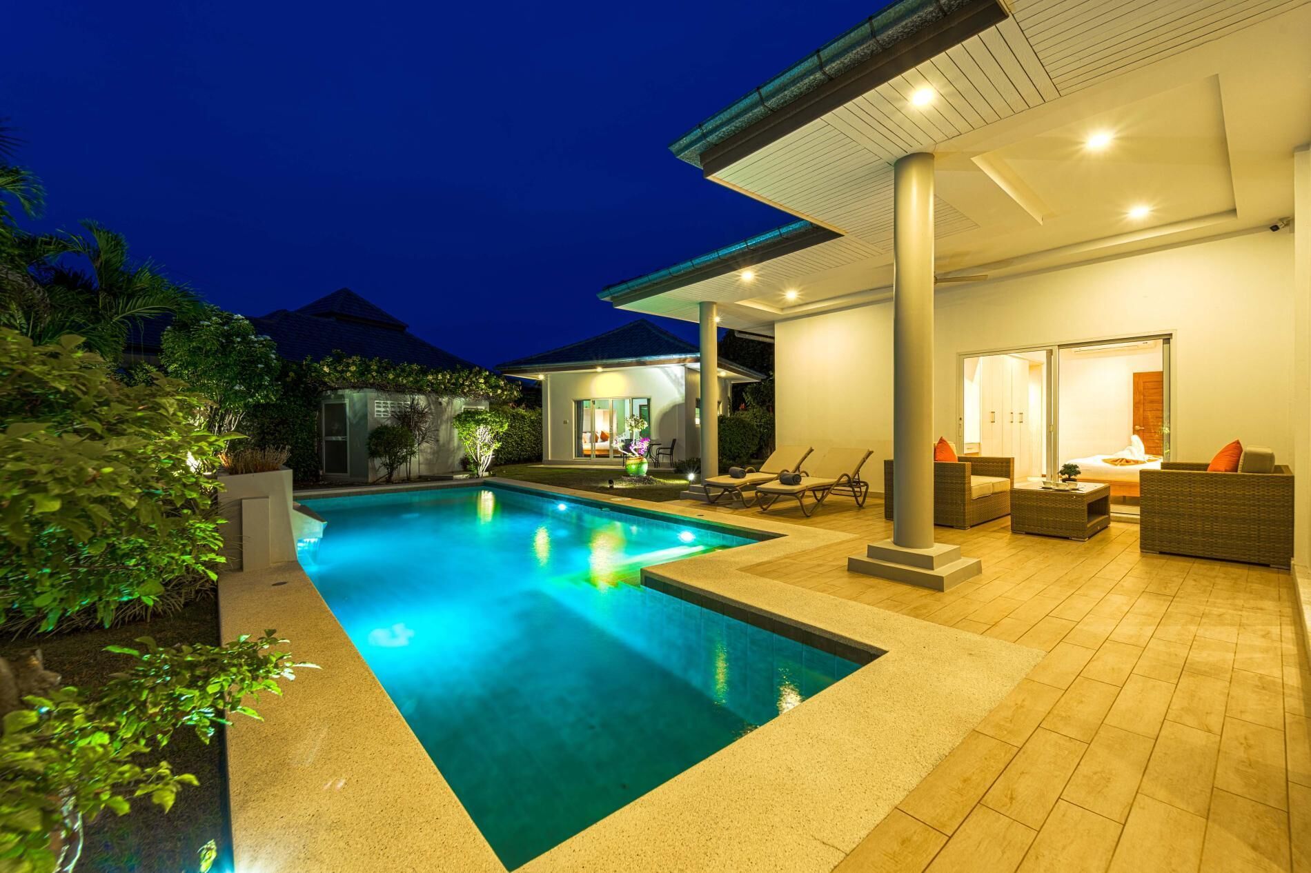 حمّام سباحة خارجي