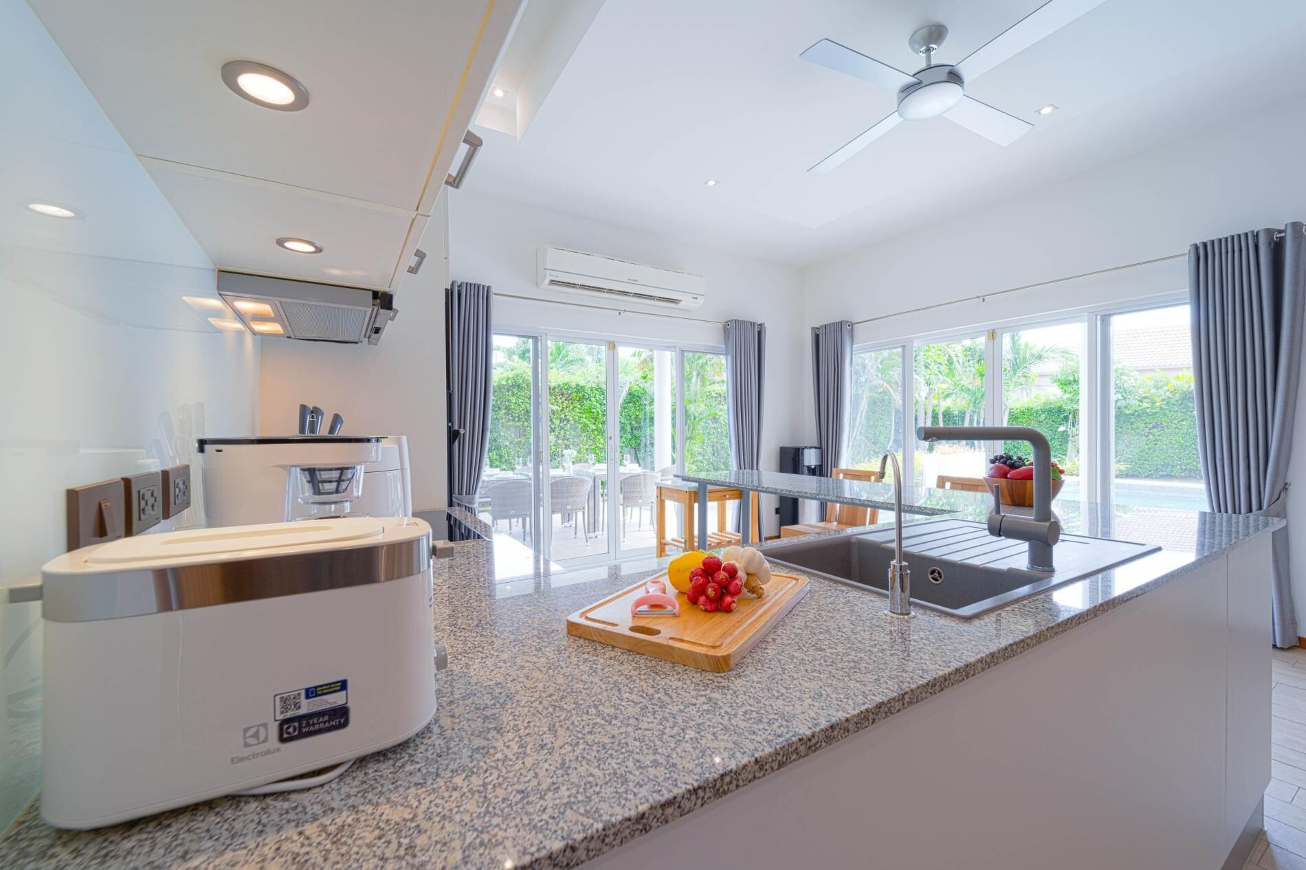 Villa, 4 chambres, piscine privée, vue piscine | Cuisine privée | Grille-pain