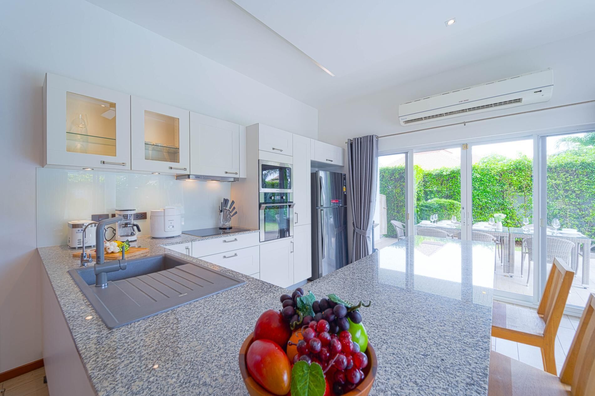 Villa, 4 habitaciones, piscina privada, vistas a la piscina | Cocina privada | Tostadora