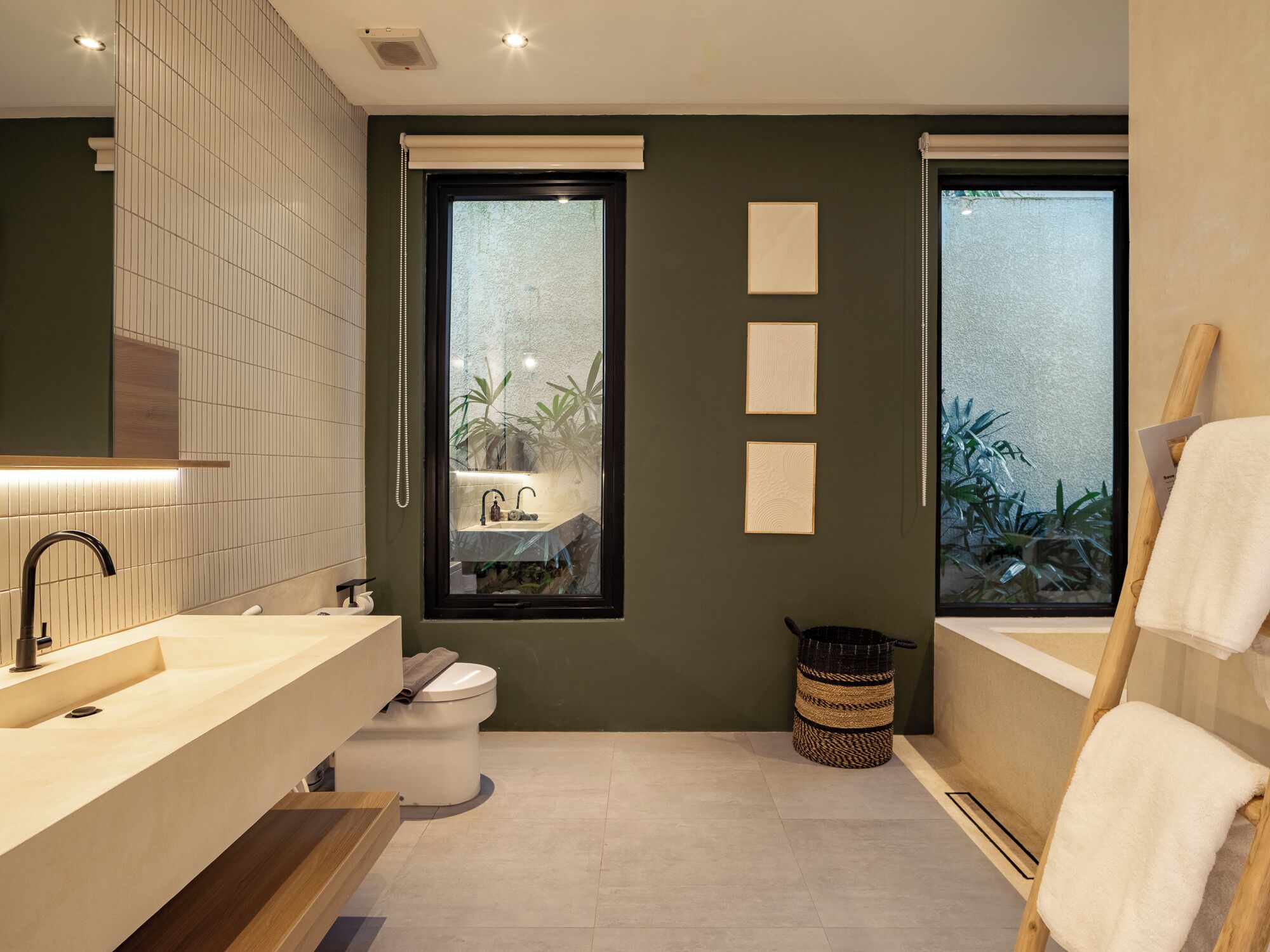 Villa Luxe, balcon, vue piscine | Salle de bain | Serviettes fournies
