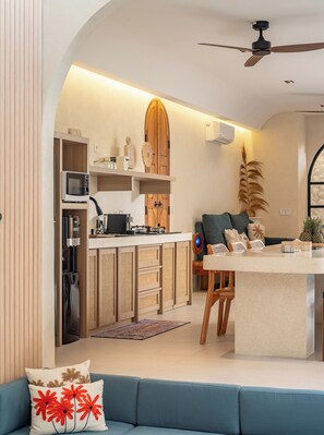 Biệt thự Cao cấp, ban công, quang cảnh hồ bơi | Bếp riêng | Tủ lạnh, lò vi sóng, bếp nấu, dụng cụ pha cà phê/trà 