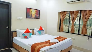 Double Room, Balcony | In-room safe, iron/ironing board, free WiFi