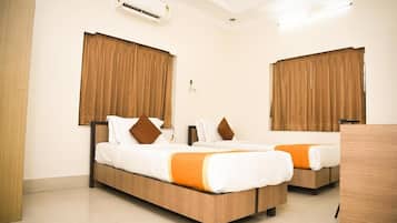 Dobbeltrom, balkong | Safe på rommet, strykejern/-brett og wi-fi (inkludert)