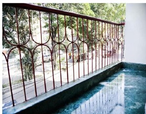 Property grounds - CrossRoads - An Apartment Hotel (Bidhannagar)