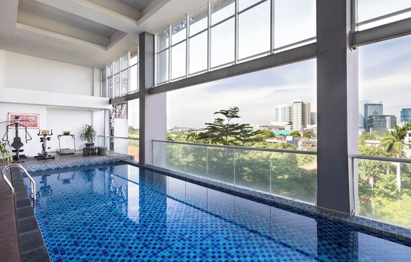 Outdoor pool - Fairview Hotel by ARTOTEL (Jakarta)