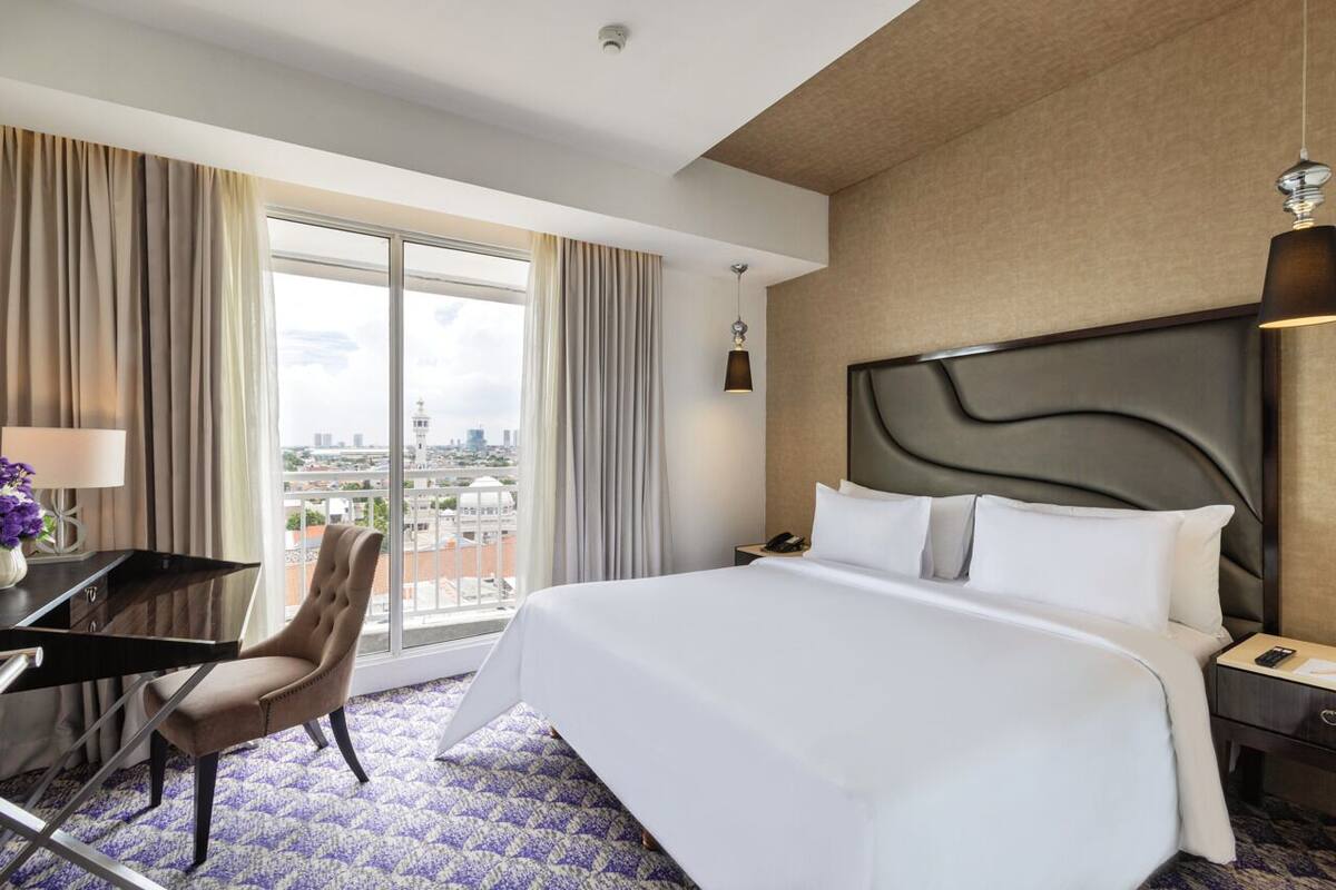 Family Suite | Desk, laptop workspace, WiFi (free), bed sheets