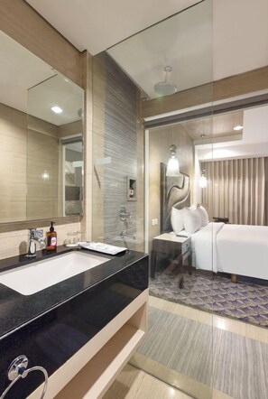 Deluxe Room | Bathroom | Shower, hair dryer, towels, soap