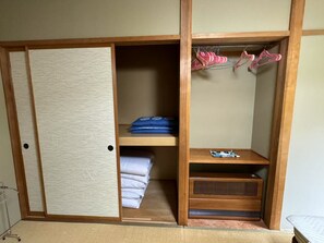 Comfort kamer, 1 twee- of 2 eenpersoonsbedden, uitzicht op bergen