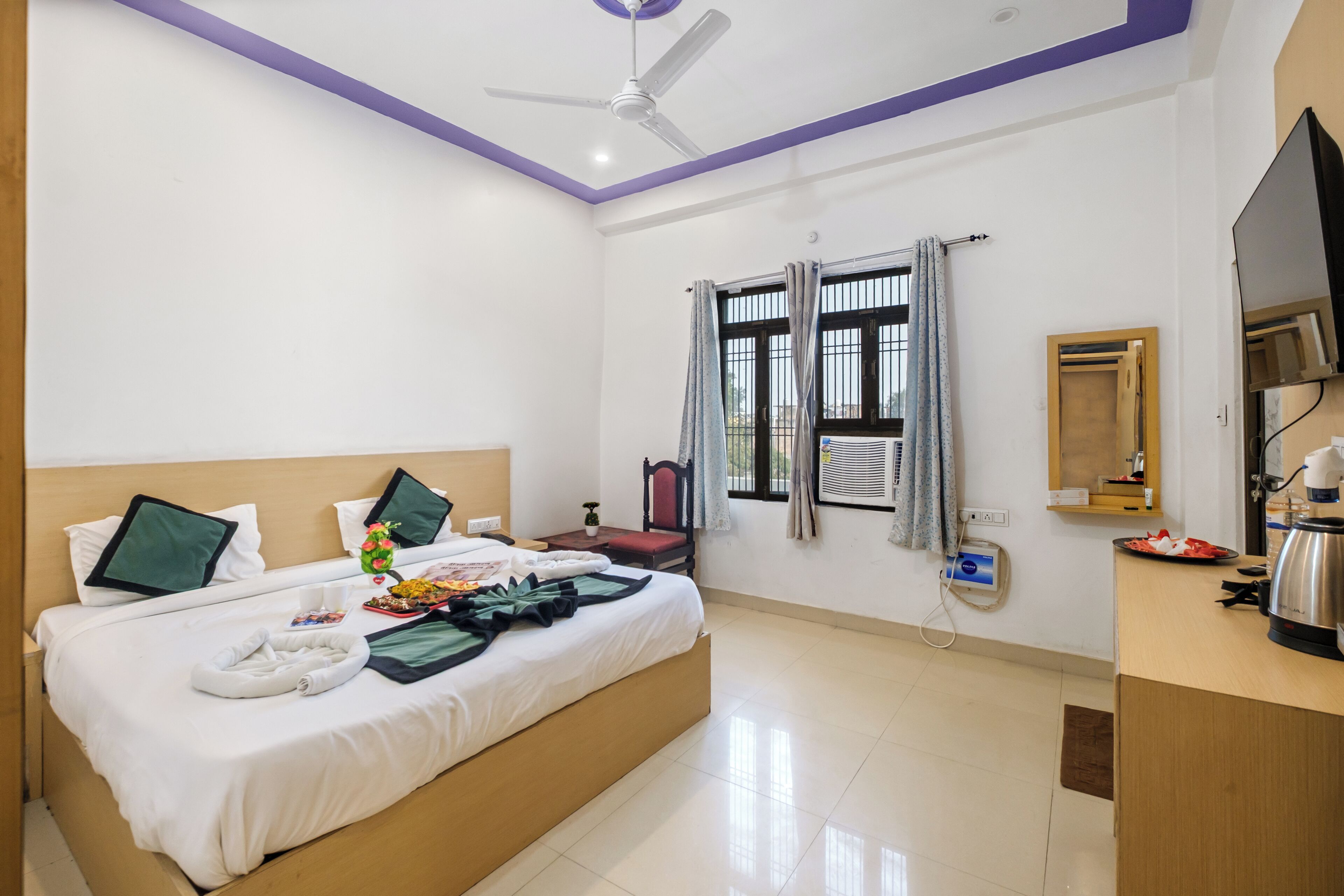 Deluxe Room | Desk, free WiFi