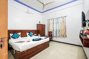 Deluxe kamer | Een bureau, gratis wifi