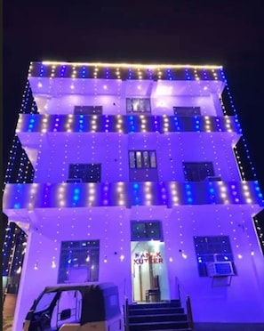 Front of property - Hotel Kanak Kuteer (Ayodhya)