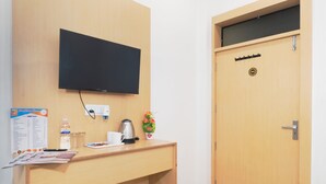 Deluxe Room | Desk, WiFi (free) - Hotel Kanak Kuteer (Ayodhya)