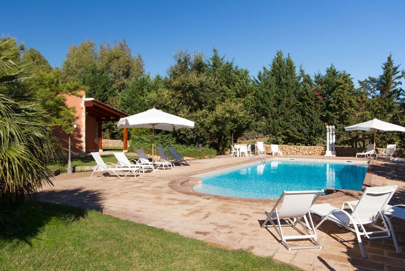 Lämmitetty uima-allas