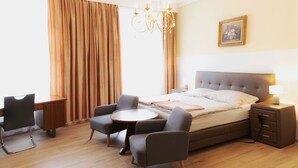 Double or Twin Room | In-room safe, desk, laptop workspace, blackout drapes - Hotel Alter Telegraf (Graz)