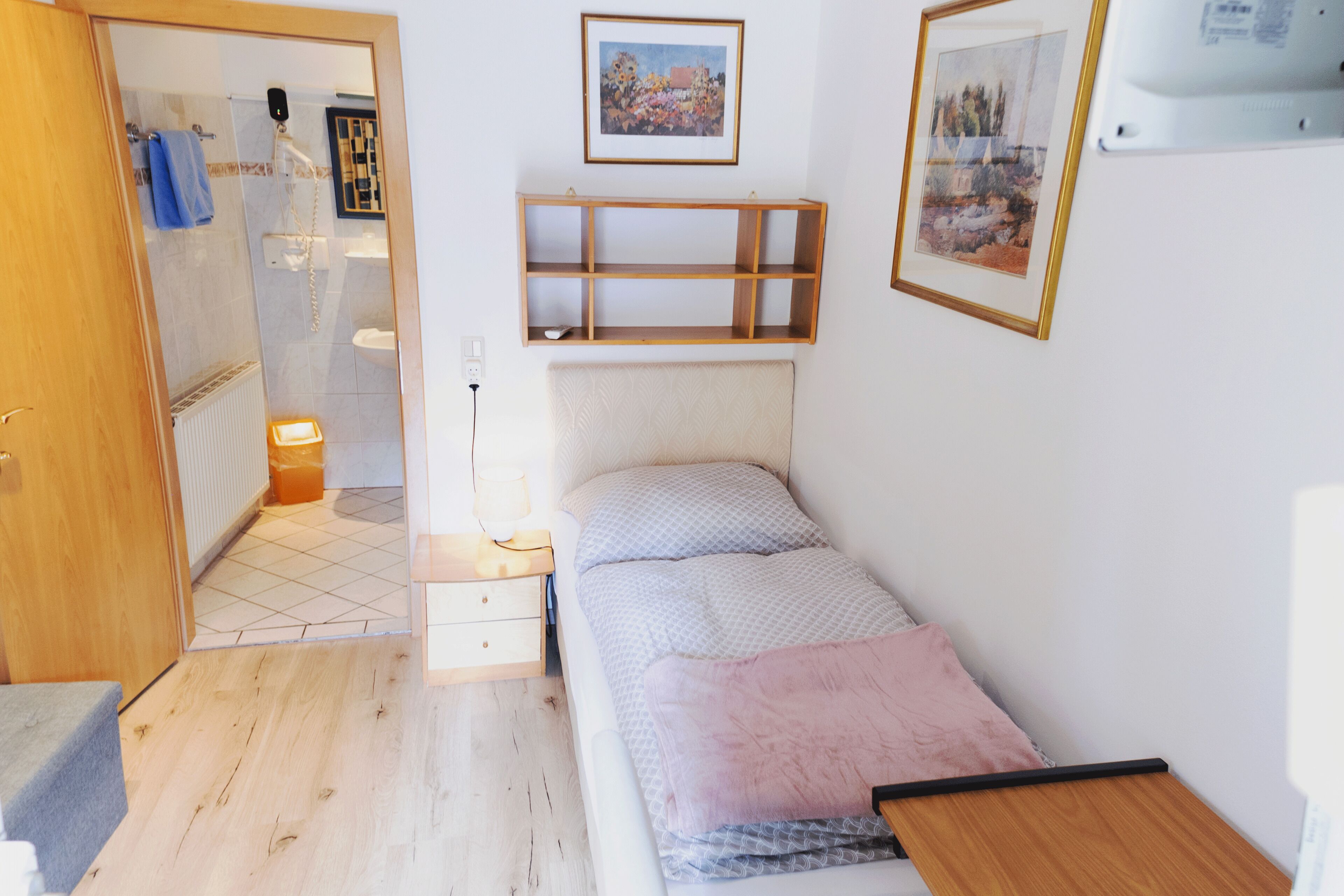 Habitación individual | Caja fuerte, escritorio, espacio para trabajar con un portátil