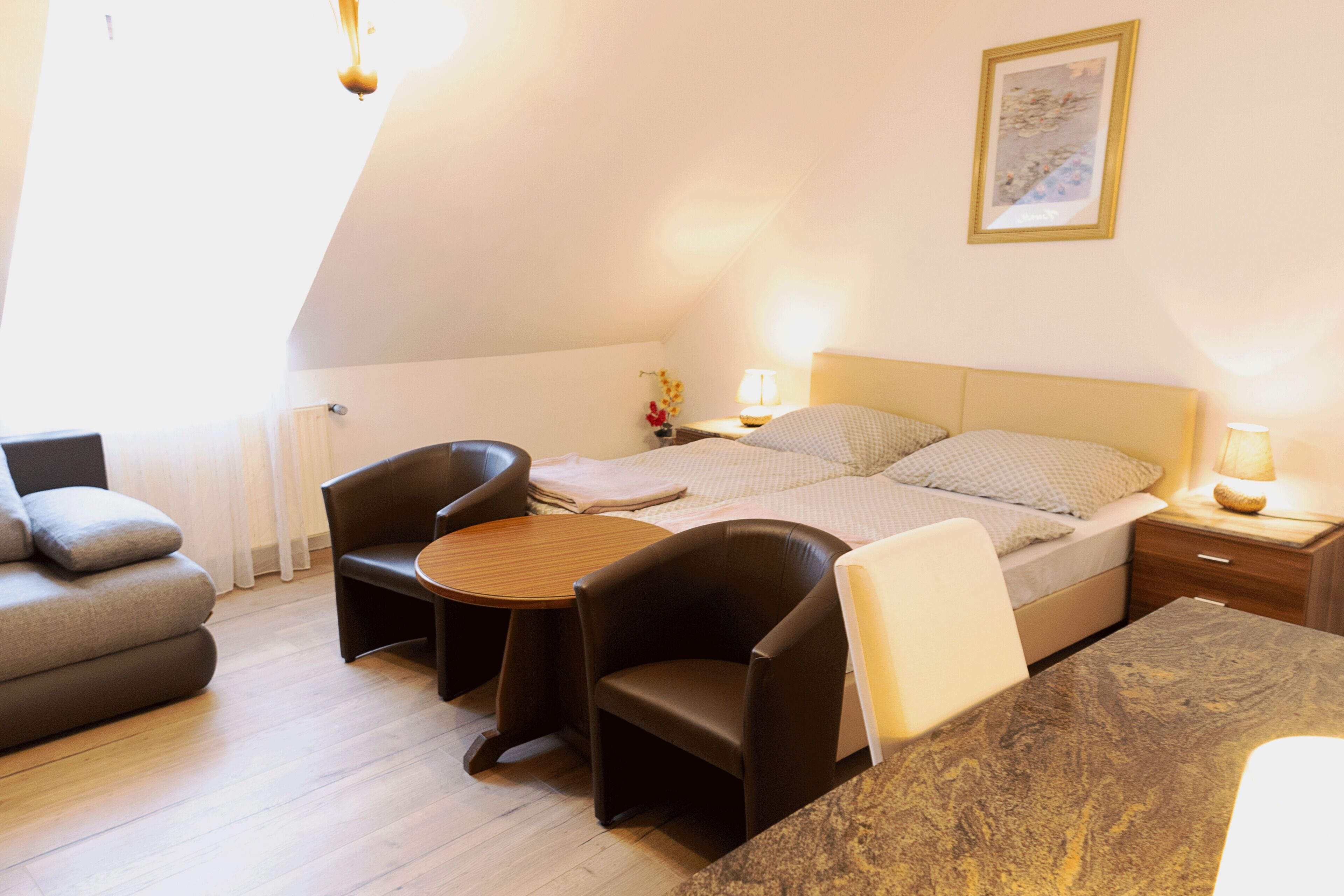 Caja fuerte, escritorio, espacio para trabajar con un portátil