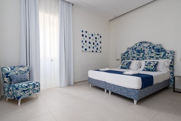 1 Schlafzimmer, Zimmersafe, Schreibtisch, Bügeleisen/Bügelbrett