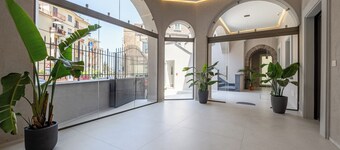 Blu Sky – King Blue Apartment: Regal Comfort & Contemporary Design in Meta 👑💙