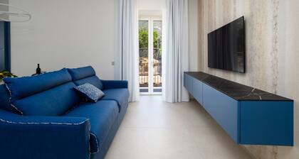 Blu Sky Luxury Palace – King Blue Apartment: Regal Comfort & Contemporary Design in Meta 👑💙