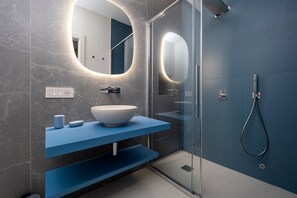 Dusche, Haartrockner, Bidet, Handtücher